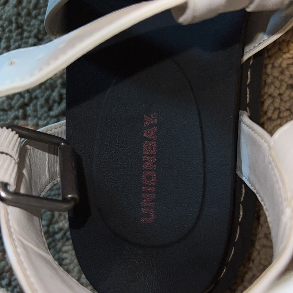 White platforms - Picture 4 of 8